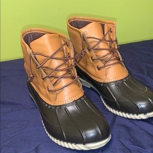 Duck boots